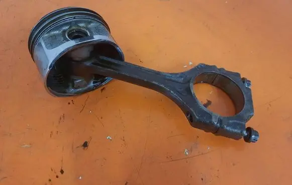 Volkswagen Golf IV Piston 1295