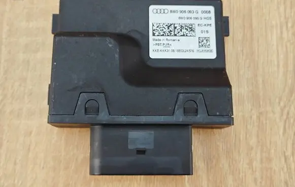 Audi A5 Fuel injection pump control unit/module 8W0906093G