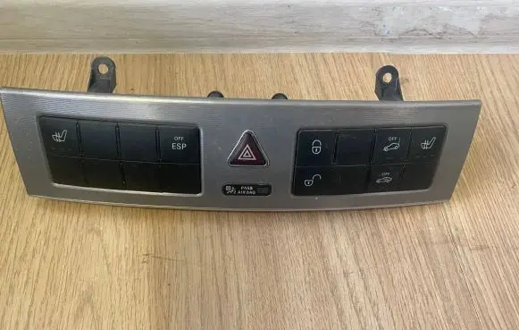 Mercedes-Benz C W203 Hazard light switch A2038216281 2038216281 33635901