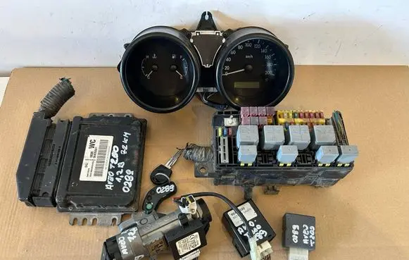 Chevrolet Aveo Engine ECU kit and lock set 5WY1E57E 96435561 VC1E57E160530614