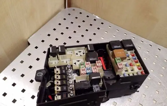 Volvo V50 Fuse box set 8688040 518818000 318789120