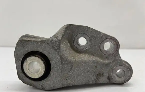 Mazda CX-30 Gearbox mounting bracket