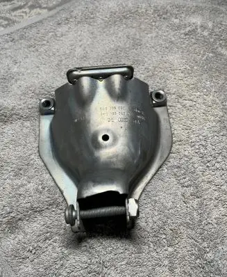 Audi A5 8T 8F Engine mounting bracket 8K0399060A 8K0399060