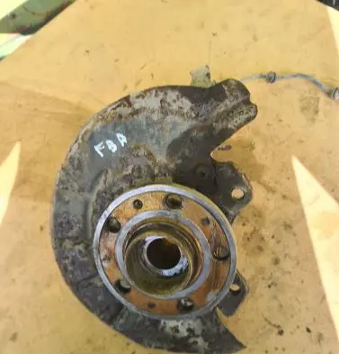 Skoda Fabia Mk2 (5J) Front wheel hub spindle knuckle