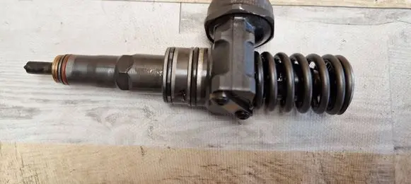 Skoda Octavia Mk2 (1Z) Fuel injector 0414720215