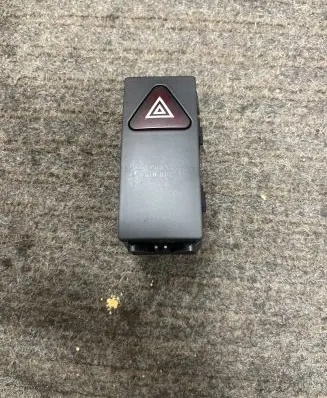 Mercedes-Benz E W212 Hazard light switch 2129052400