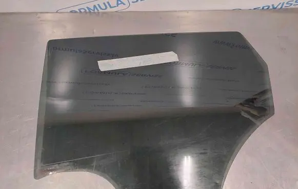 Nissan Qashqai Rear door window glass 43R001595