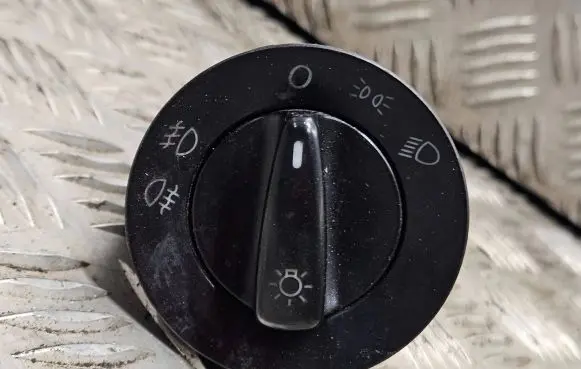 Volkswagen Golf IV Light switch 1C0941531A C1AT2902