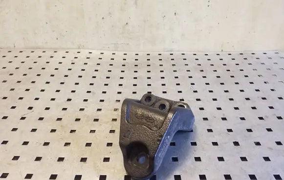 KIA Sportage Engine mounting bracket