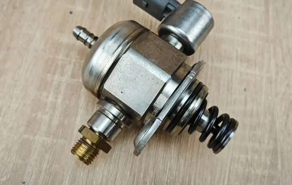 Audi A4 S4 B9 Fuel injection high pressure pump 06K127028B