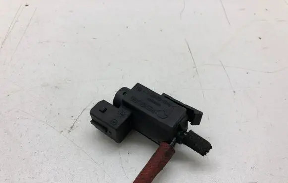 BMW 5 F10 F11 Vacuum valve 7810831