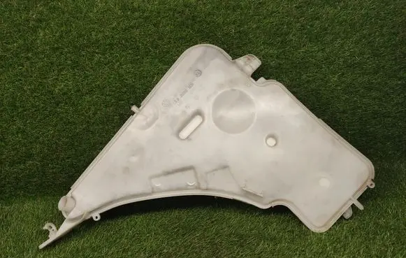 BMW 3 F30 F35 F31 Lamp washer fluid tank 7241671 724167113