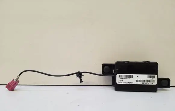 Chrysler Pacifica Antenna control unit P68186558AA