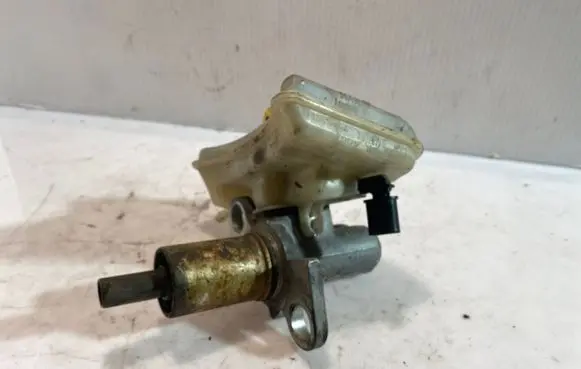 Volkswagen PASSAT B6 Master brake cylinder 8E0611301E