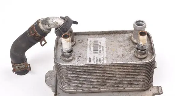 Volvo V70 Engine oil radiator 8G917A095AD