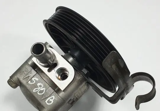 Ford Mondeo Mk III Power steering pump 9485757