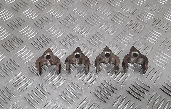 BMW 1 E81 E87 Fuel Injector clamp holder 