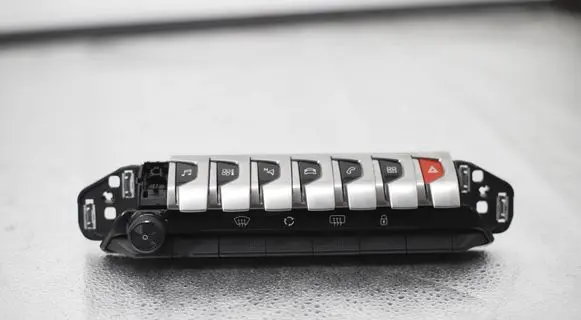 Peugeot 5008 II A set of switches 98249153DX