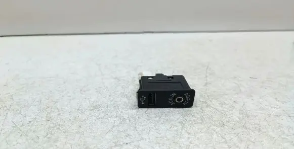 BMW 5 GT F07 USB socket connector 9237653 84109237653