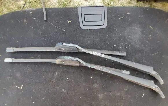 Mini One - Cooper R50 - 53 Front wiper blade arm 80005586