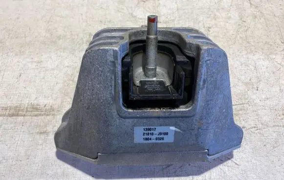 Hyundai Kona I Engine mount bracket 21810J9100 1B040326 139017