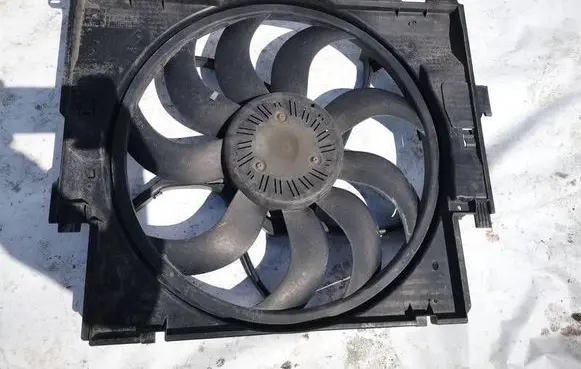 BMW 4 F32 F33 Radiator cooling fan shroud 17428641963 8641963