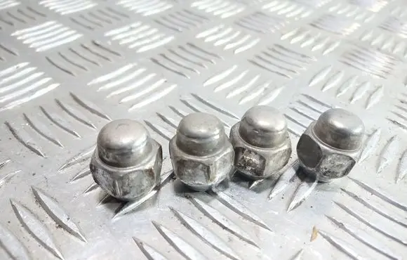 KIA Sorento Nuts/bolts 