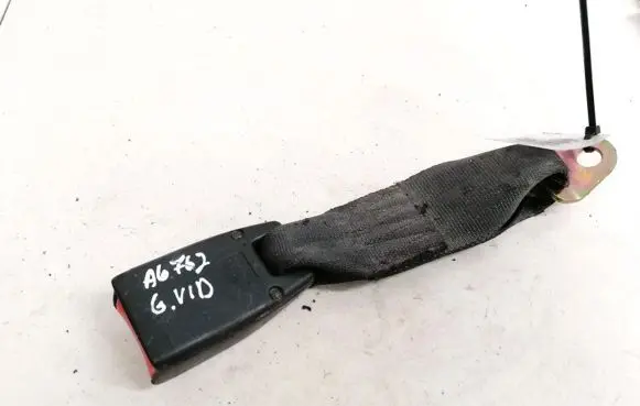 Subaru Forester SF Middle seatbelt buckle (rear) 