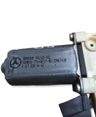 Mercedes-Benz B W245 Front door window regulator motor A1698204442 996145102 7746013102