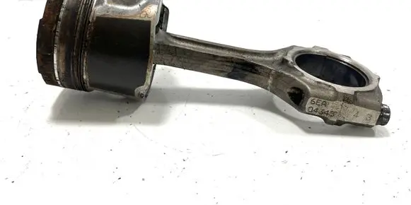 Toyota Avensis T270 Piston with connecting rod 6EA04345