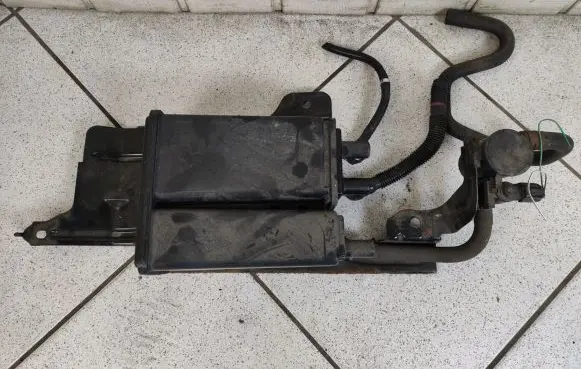 Mazda CX-9 Active carbon filter fuel vapour canister 