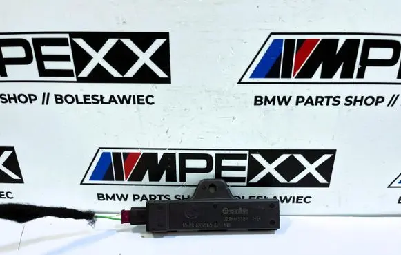 BMW X5 G05 Keyless system antenna 6832065