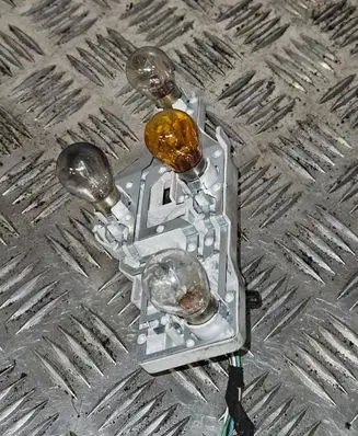 Skoda Octavia Mk2 (1Z) Tail light bulb cover holder 1Z9945258