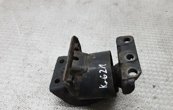 Hyundai Getz Engine mount bracket