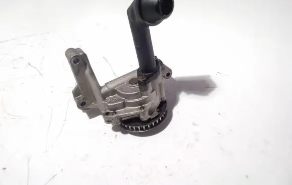 Volkswagen PASSAT B6 Oil pump 03L115105B