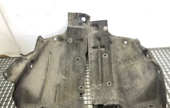 Front wheel arch liner splash guards