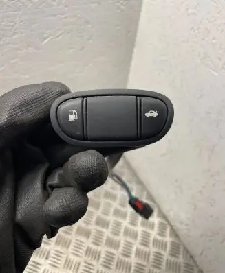 Jaguar S-Type Fuel tank opening switch 2r839b242