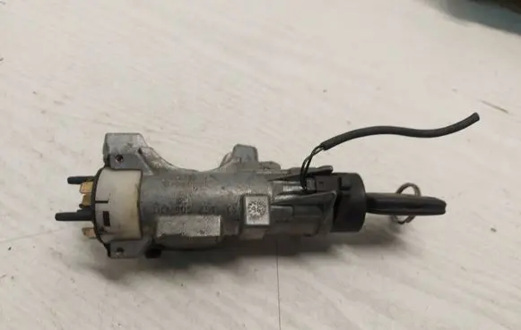 Audi A4 S4 B5 8D Ignition lock 4D0905851e