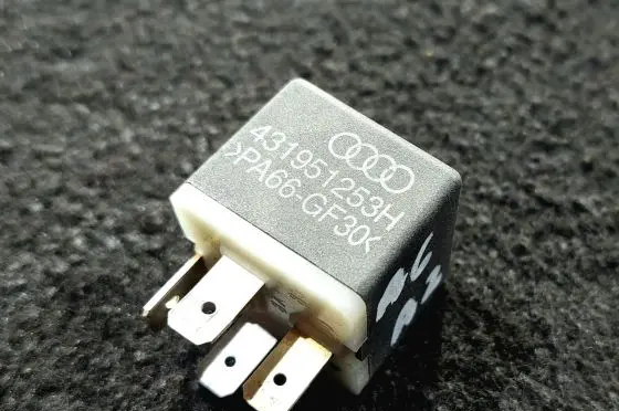 Audi A6 S6 C5 4B Other relay 431951253H PA66GF30