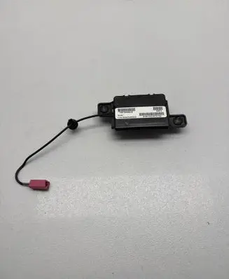 Chrysler Pacifica Antenna control unit P68186558AB 20357 9786D2035701792