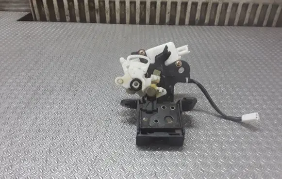 Mazda 3 I Tailgate/trunk/boot lock/catch/latch