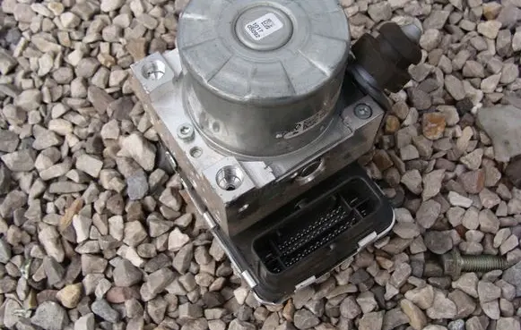 Volkswagen Transporter - Caravelle T5 ABS Pump 7E5614517B