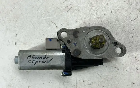 Subaru Forester SK Seat adjustment motor 2347672202 0001035BB