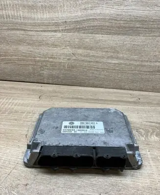 Volkswagen PASSAT B5 Engine control unit/module 3B0907557C 5WP4332