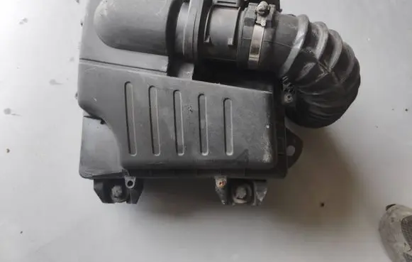 Renault Trafic II (X83) Air filter box 8200760899