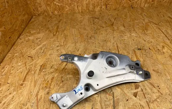 Volvo S90, V90 Fender mounting bracket 31378985