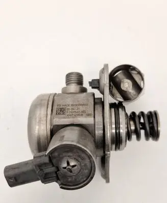 BMW 1 F20 F21 Fuel injection high pressure pump 0261520284 3007145510 150421