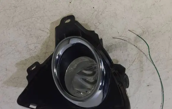 Toyota Auris E180 Front fog light 90008490 8121002110 0210201