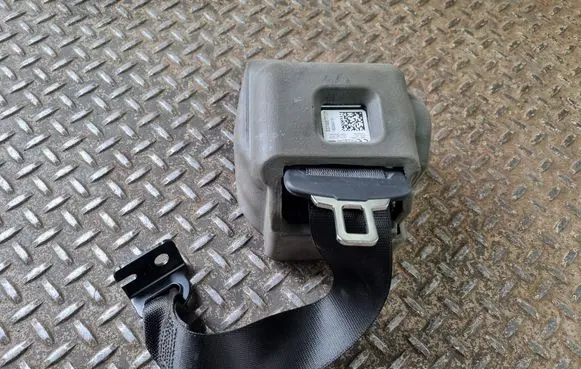 BMW 2 F44 Rear seatbelt 643835400B