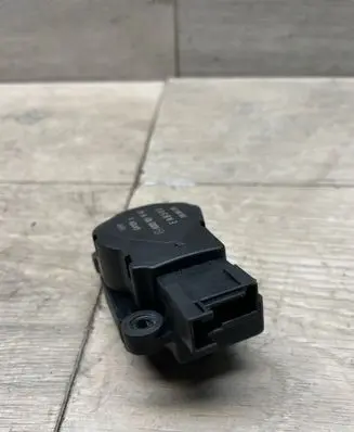 Mercedes-Benz CLS C219 Air flap motor/actuator A2038201642 G41269 EAB502